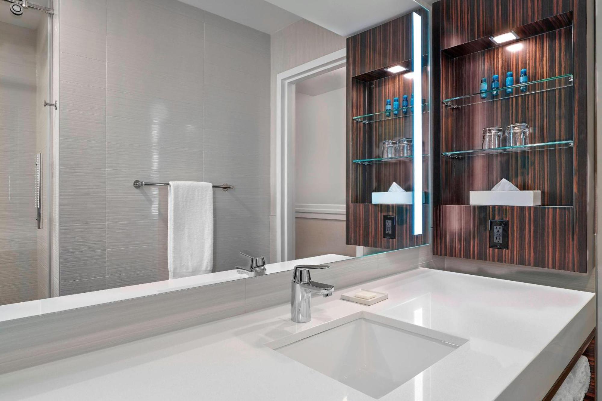 Delta Hotels By Marriott Edmonton Centre Suites Exteriér fotografie